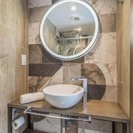 Private 13 At Olo Living Nestled In St Julians ゲストハウス 3*