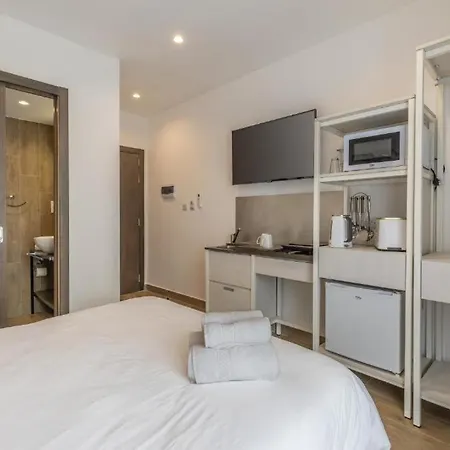 ゲストハウス Private 13 At Olo Living Nestled In St Julians Saint Julian's